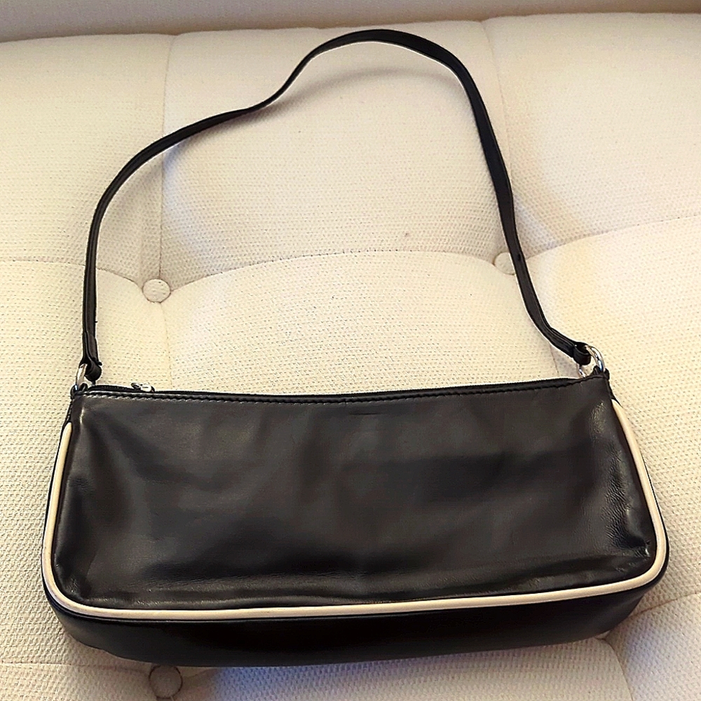 Solo black and white small shoulder bag